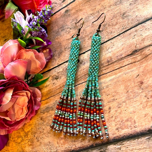 Twister beaded earring - Picture 2 of 5